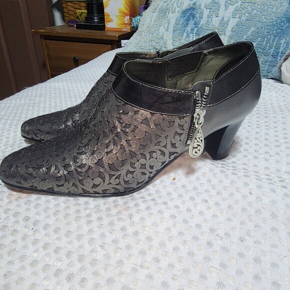 BRIGHTON EUC SZ 7.5 RHYTHM LAZER CUT LEATHER BOOTIES - Picture 2 of 10